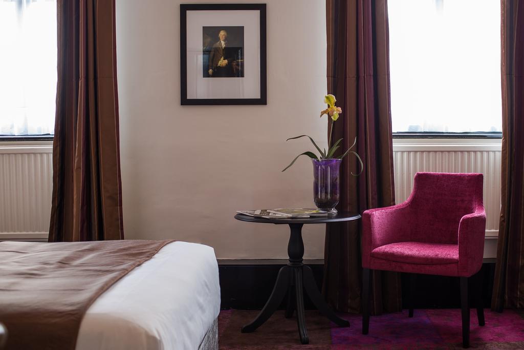 The Star Hotel Alfriston Room photo